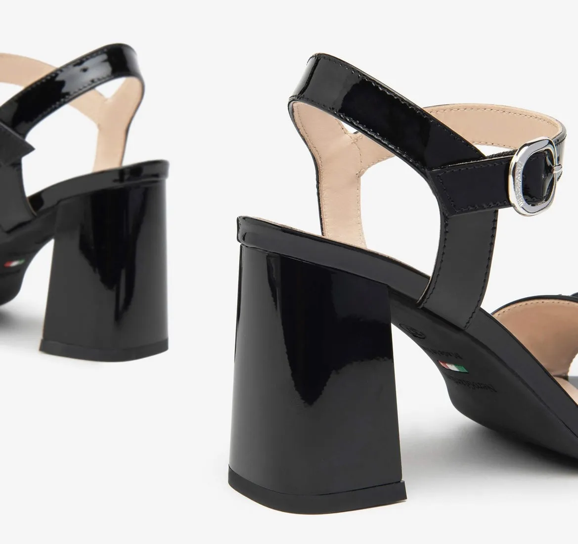 Nerogiardini black leather sandals