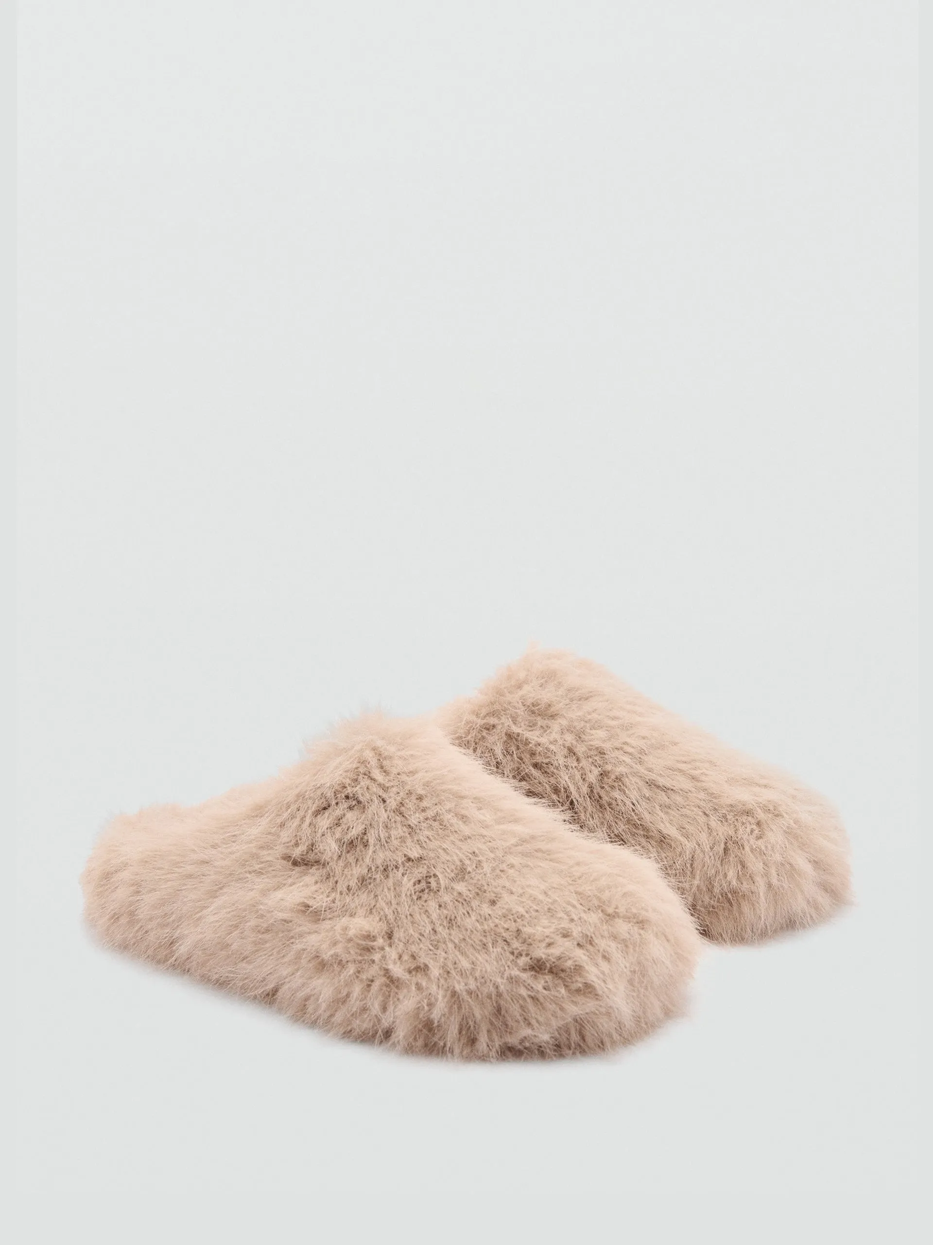 Slippers with fur effect